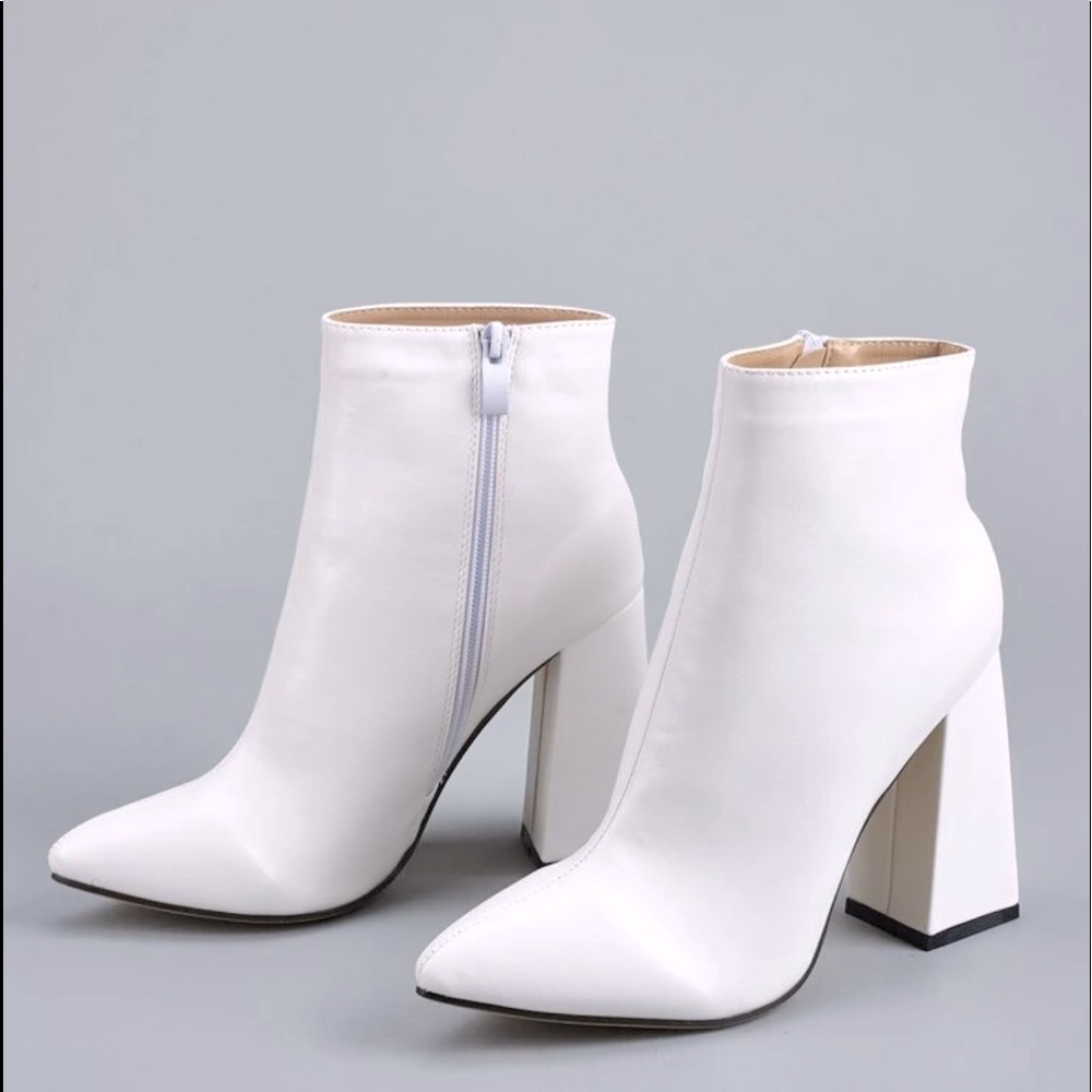 WHITE CHUNKY BOOT